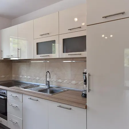 Iva Apartament *