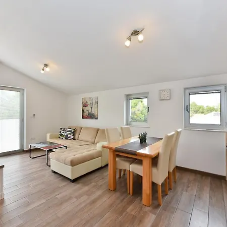 Iva Apartament Vir