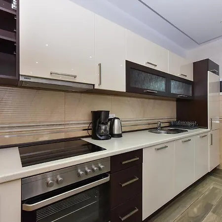 Iva Apartament *