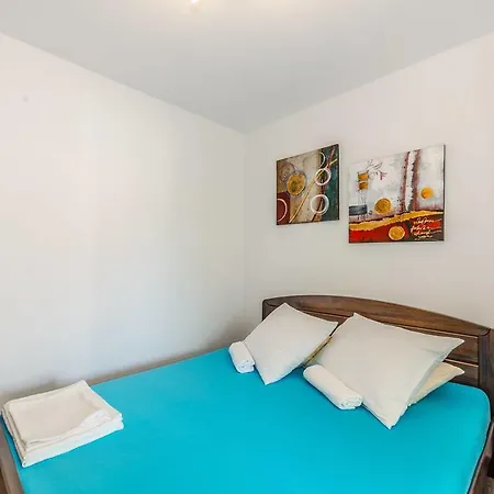 Iva Apartment Vir