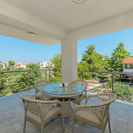 Iva Apartment Vir