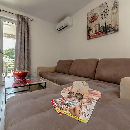 Iva Apartment *