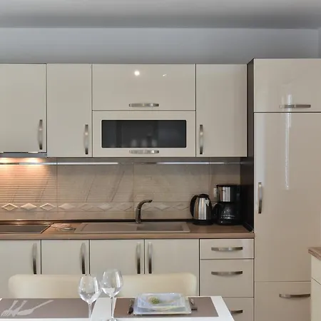 Iva Apartment Vir