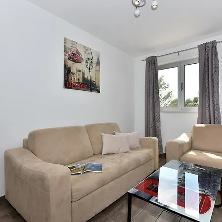 Iva Apartament *