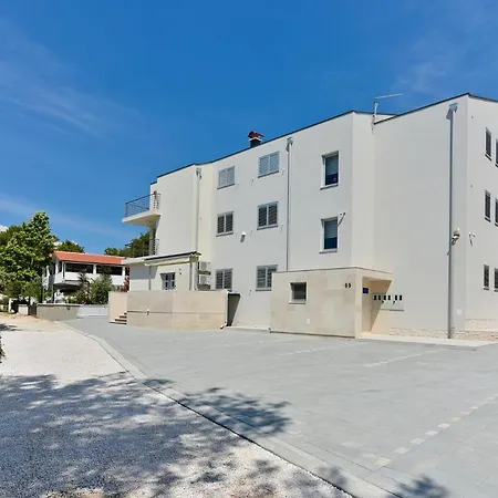 Apartment Iva Vir
