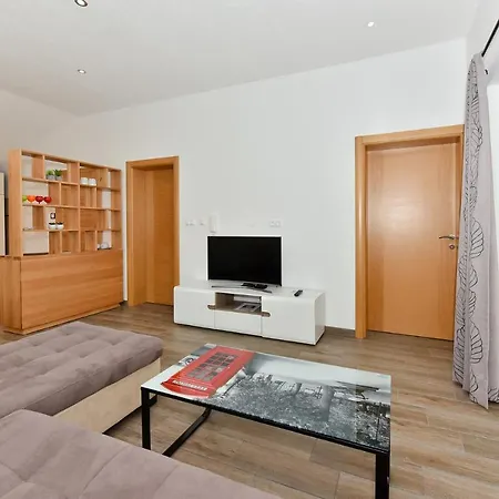 Iva Apartment *