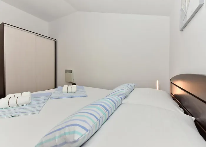 Iva Apartman Vir