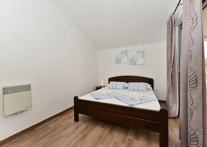 Iva Apartman Vir