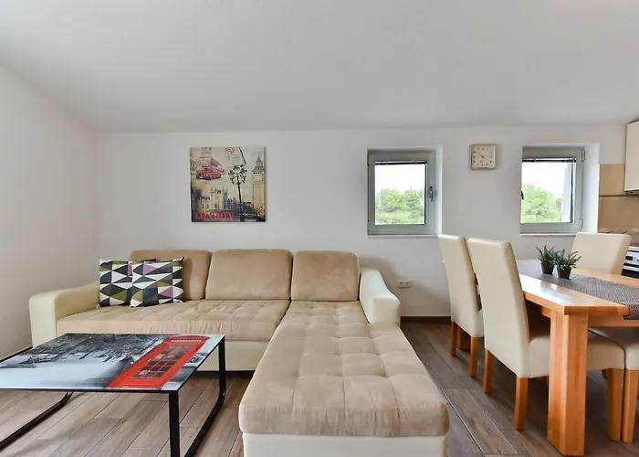 Iva Apartman Vir