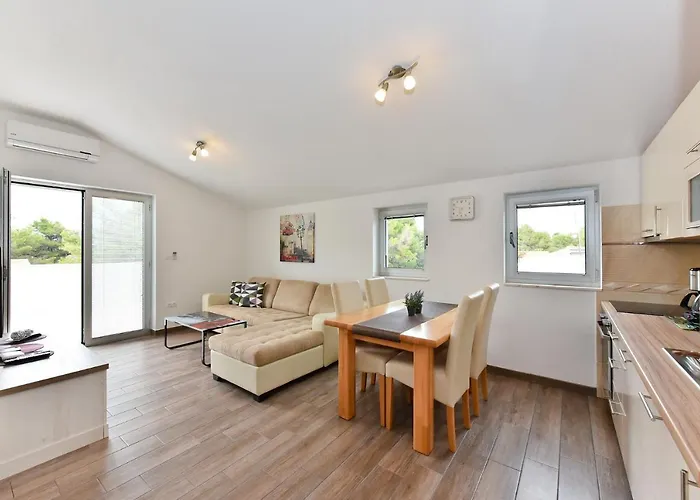 Apartmani Iva Апартаменты Вир